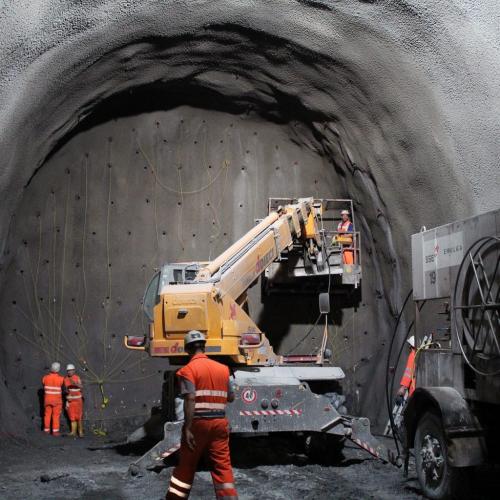tunnel-2316267_1920-1024x1024